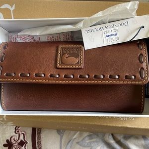 Dooney bourke wallet